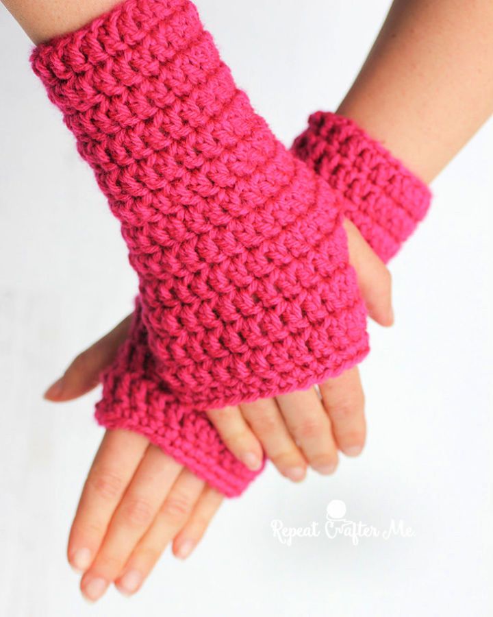 Easy 50-Minute Fingerless Gloves Crochet Pattern