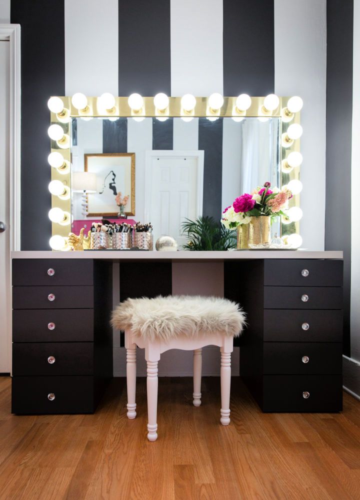 Make a Vanity With Mirror