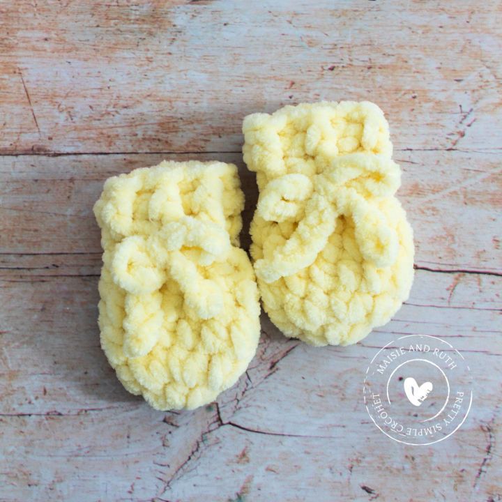 Fastest Crochet Baby Mittens Pattern