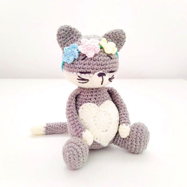 Crocheting a Amigurumi Cat - Free Pattern