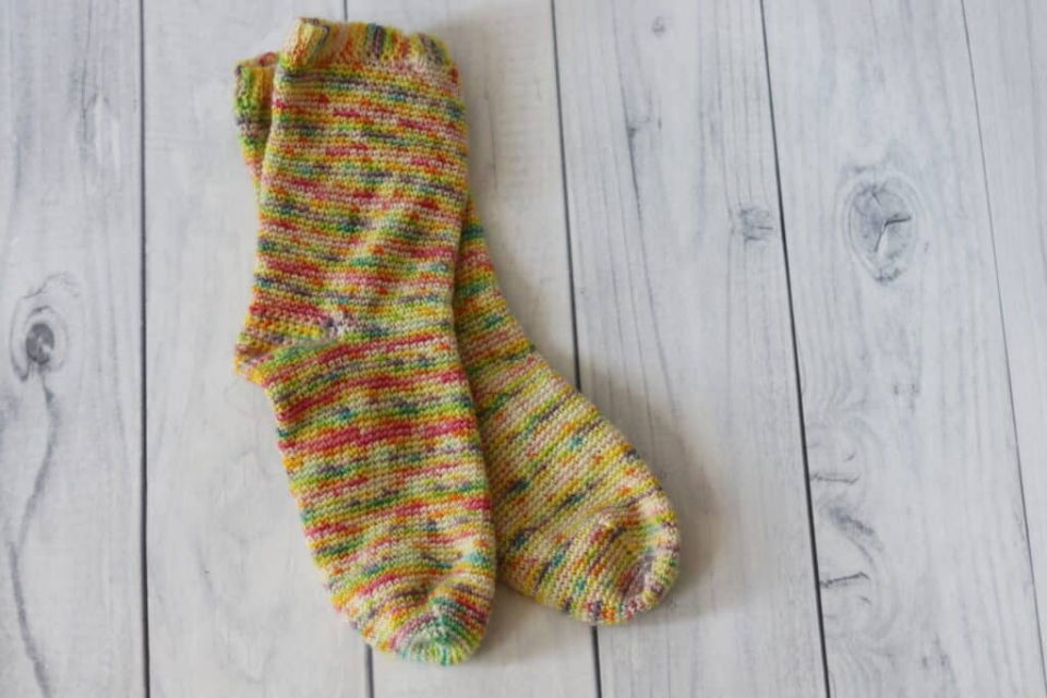 Crochet Happy Socks Design - Free Pattern