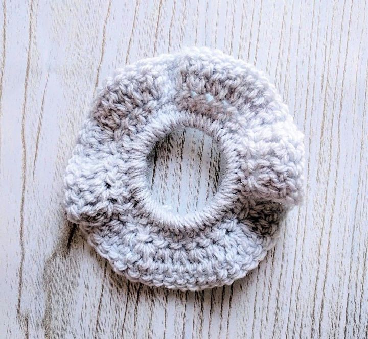 How to Crochet a Scrunchie - Free Pattern