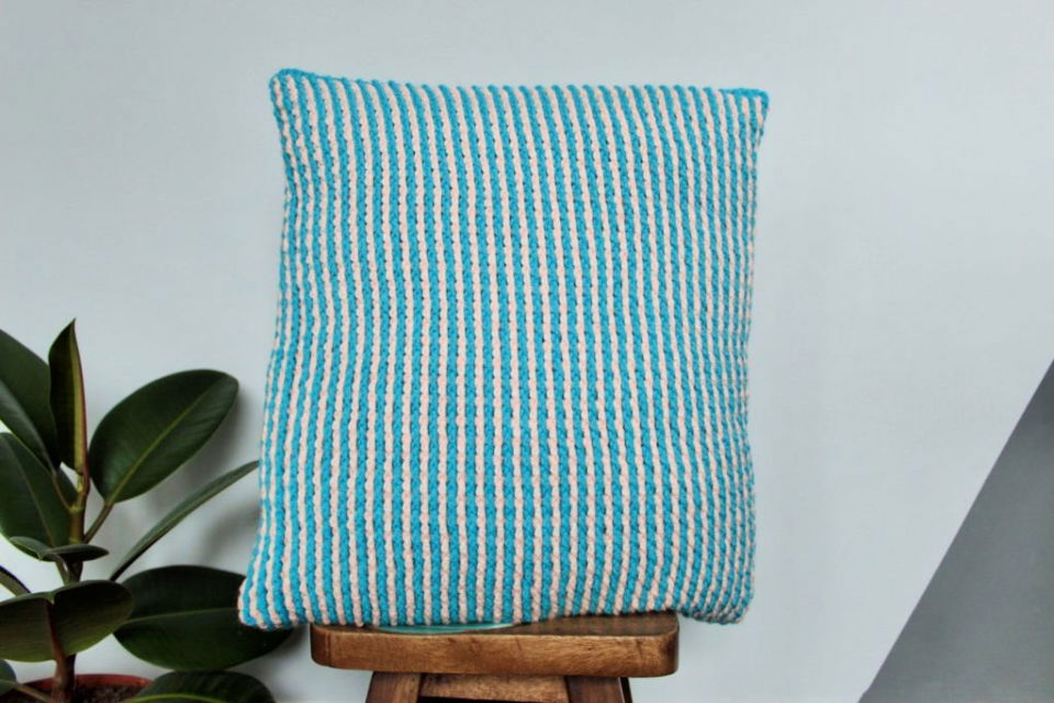 Pretty Crochet Interlocking Cushion Cover Pattern