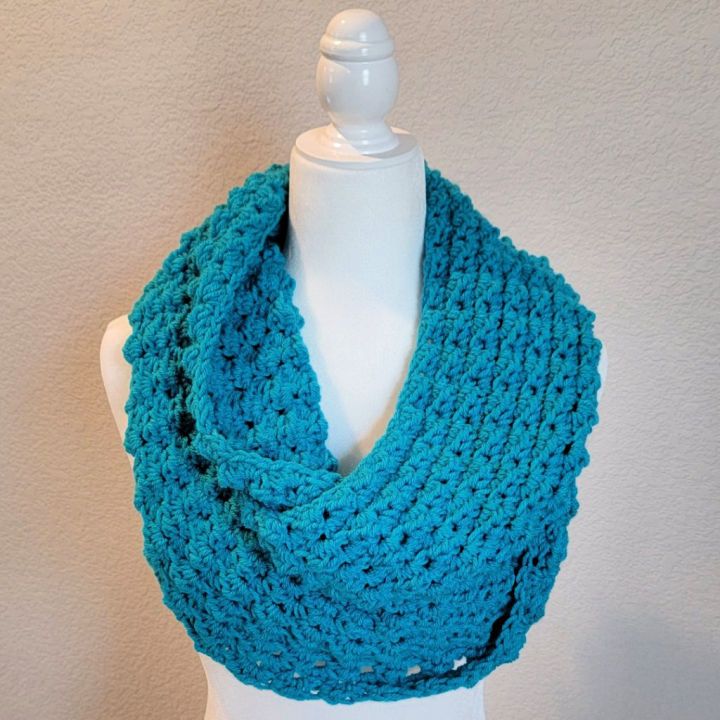 Quick and Easy Crochet Lucky Day Cowl Pattern
