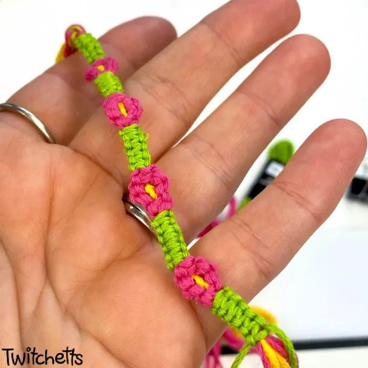Make a Flower Patterned Friendship Bracelet