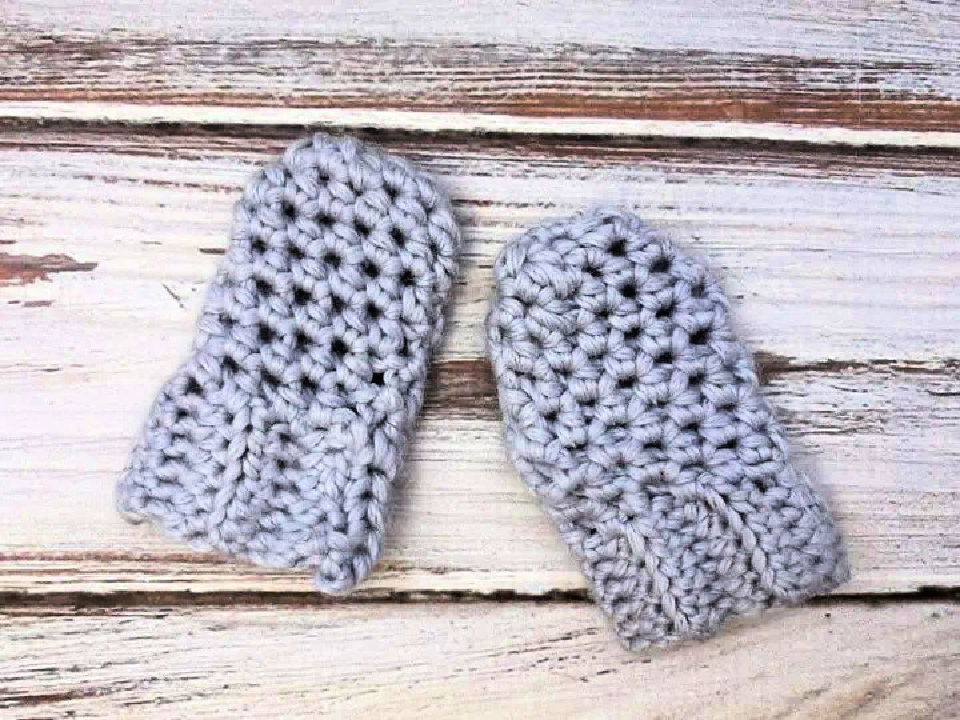 Simple Crochet Baby Mitts Pattern