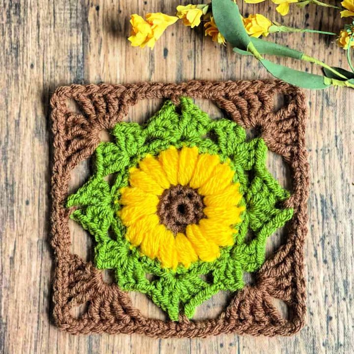 Sunflower Granny Square Free Crochet Pattern