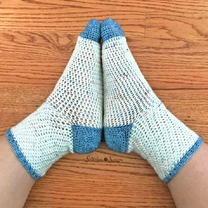 Pretty Crochet Walking on Clouds Socks Pattern