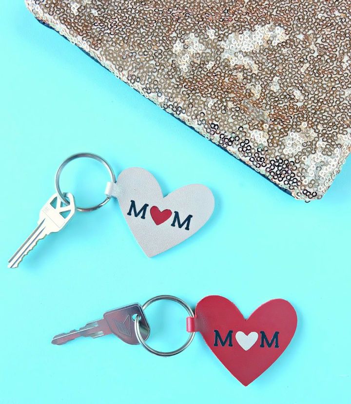 10-Minute Leather Heart Mom Keychain