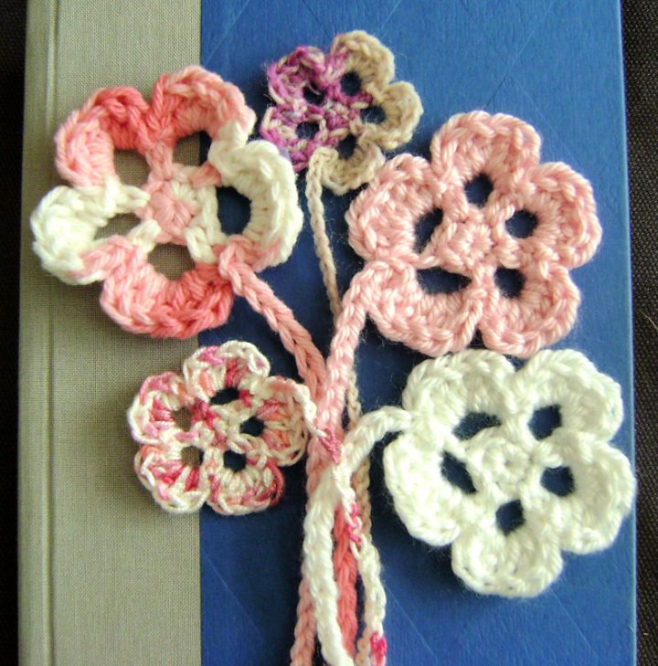 Adorable Crochet Cherry Blossom Bookmark Idea