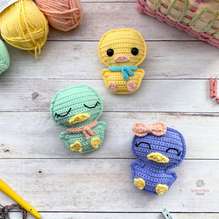 Adorable Crochet Pocket Duck Idea