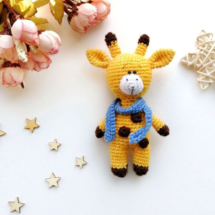 Beautiful Crochet Giraffe Toy With Scarf Pattern