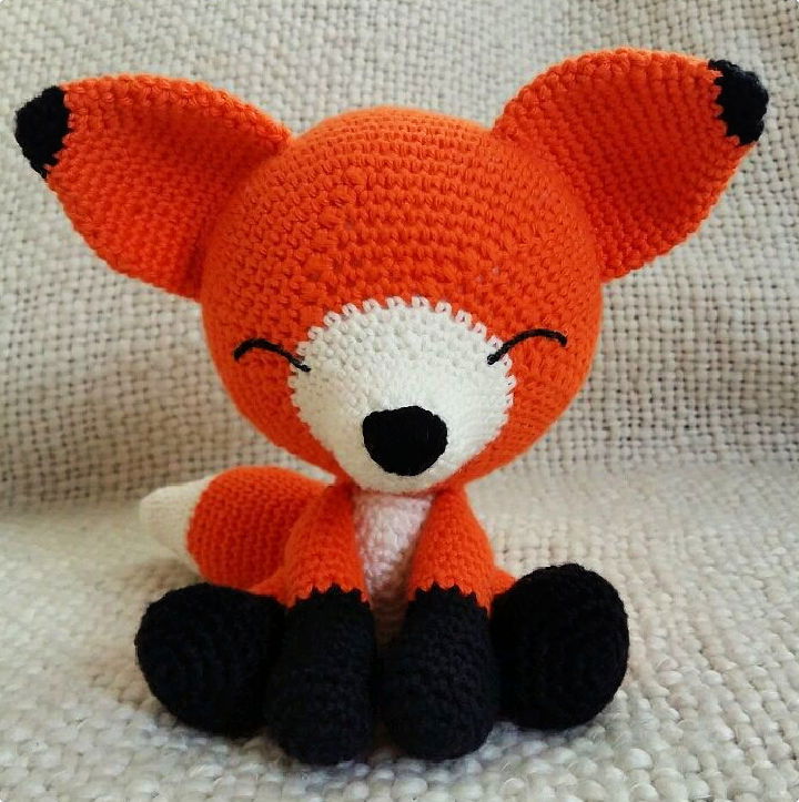 Amigurumi fox in glasses (free crochet pattern)