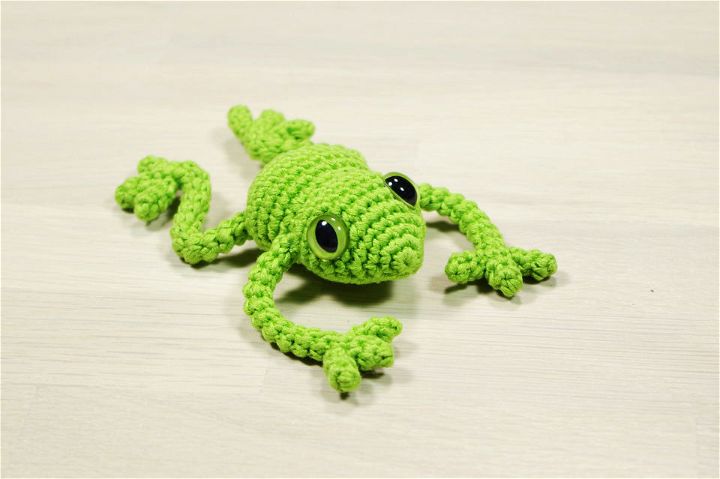 Crochet Small Frog - Free Pattern
