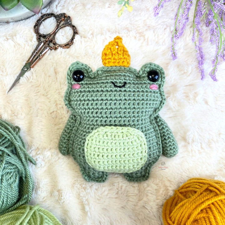 Crocheting a Frog Amigurumi - Free Pattern