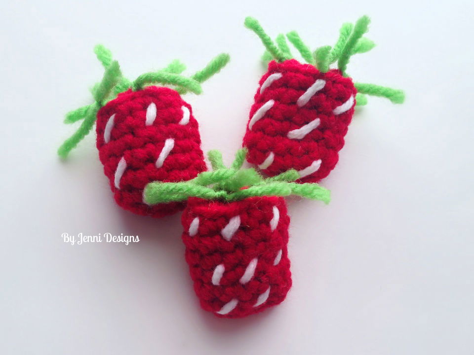 Crochet strawberry pattern, easy crochet keychain NO SEW pattern Crochet  pattern by AmigurumiJoys