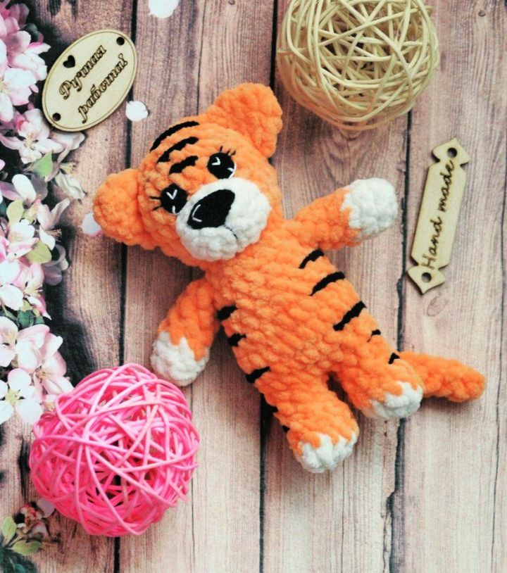 Crocheting a Tiger Amigurumi - Free Pattern