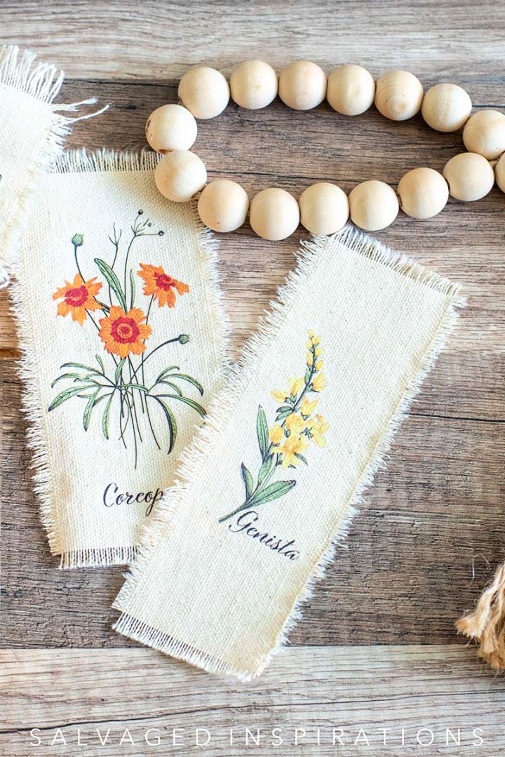 Gorgeous DIY Bookmark With Fabric Scraps