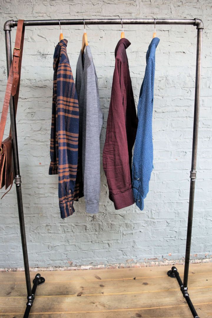 Building Clothes Rack Using Industrial Pipes