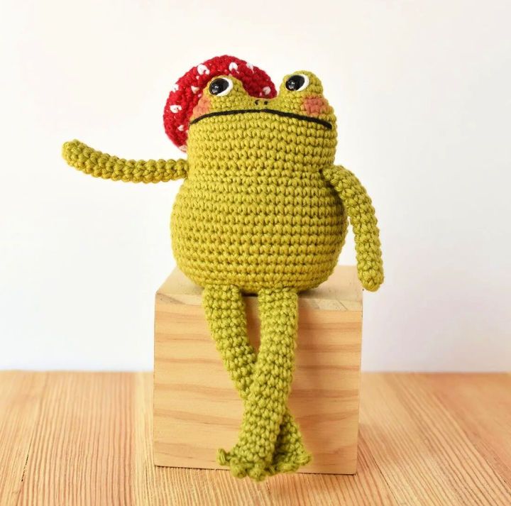 Fancy Frog Amigurumi Crochet Pattern