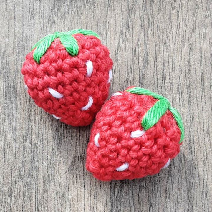 Giant Strawberry Crochet Amigurumi Kit – Club Crochet