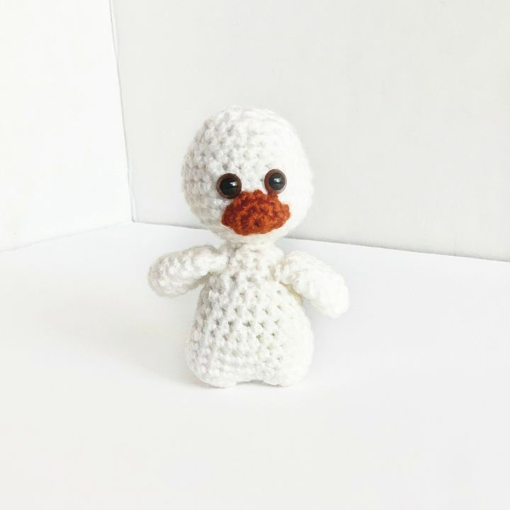 Free Violet the Duck Crochet Pattern for Beginners