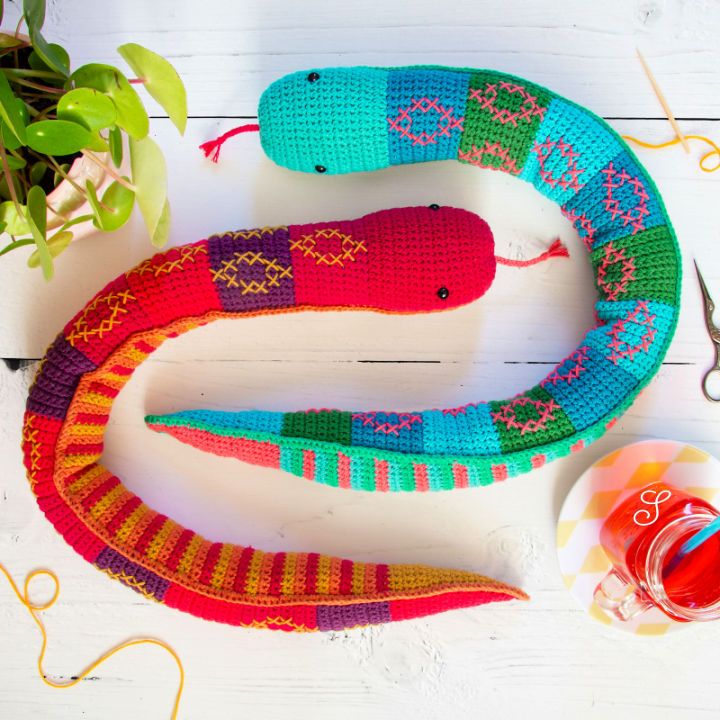 How to Crochet Sibling Snakes - Free Pattern
