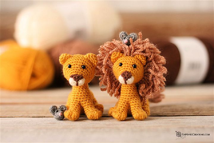How to Crochet a Kindly Lion and Mouse