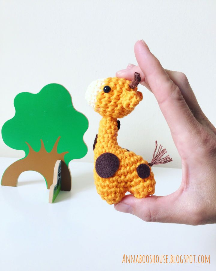 How to Crochet a Little Giraffe