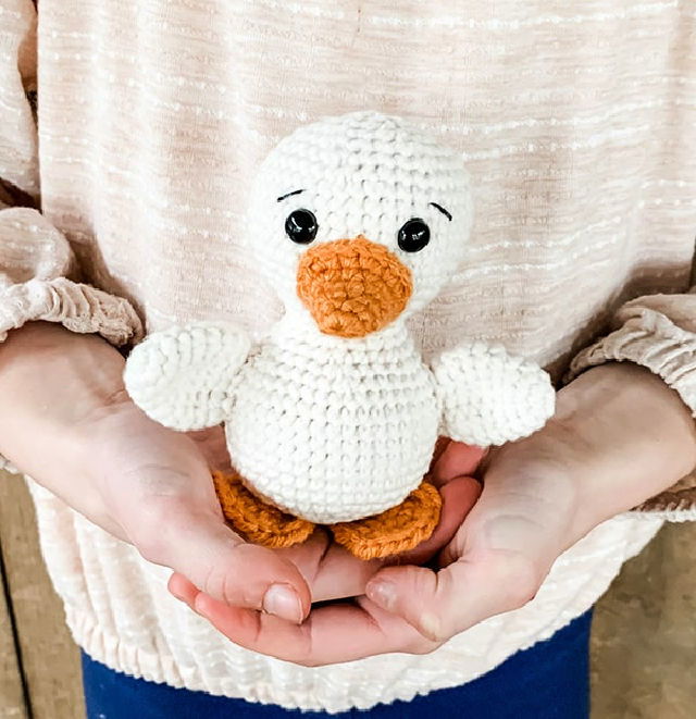 How to Make Mini Duck Free Crochet Pattern