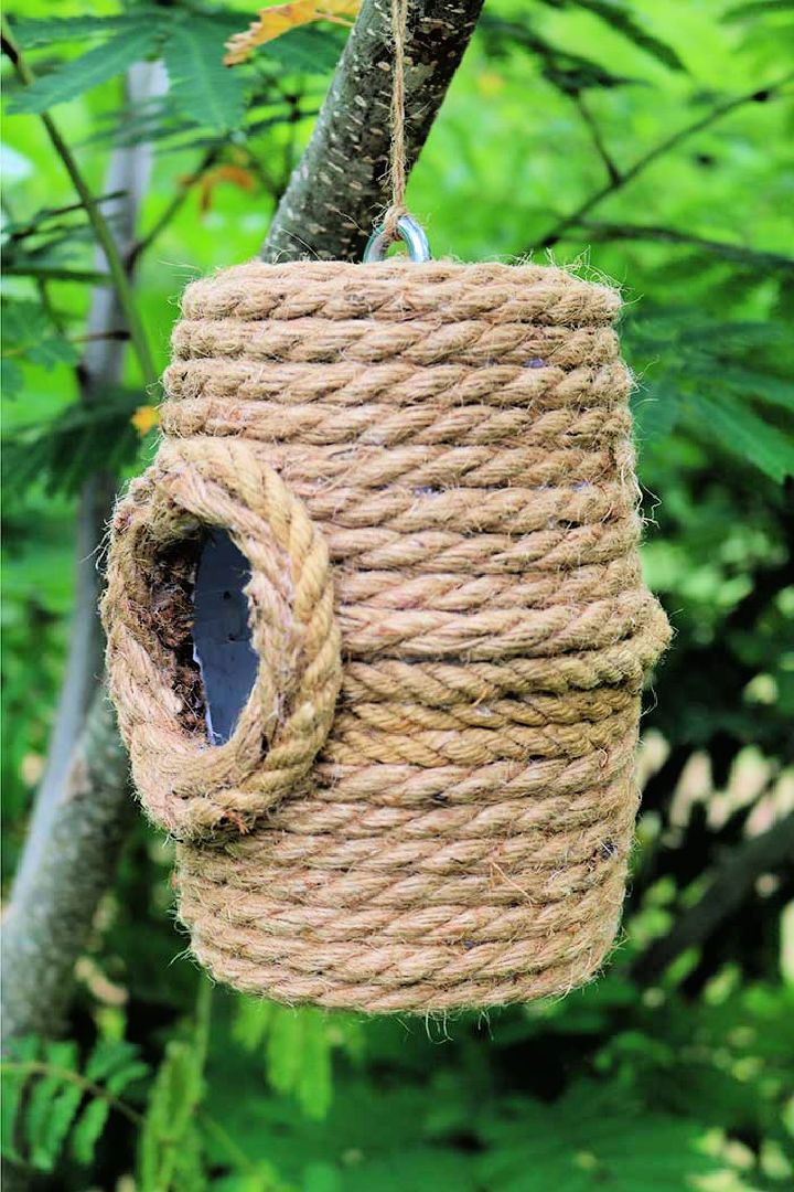 How to Make a Birdhouse Out of Recycled Materials