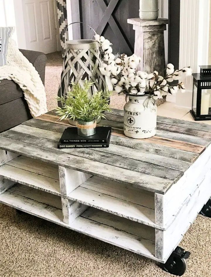 How to Make a Farmhouse Pallet Coffee Table