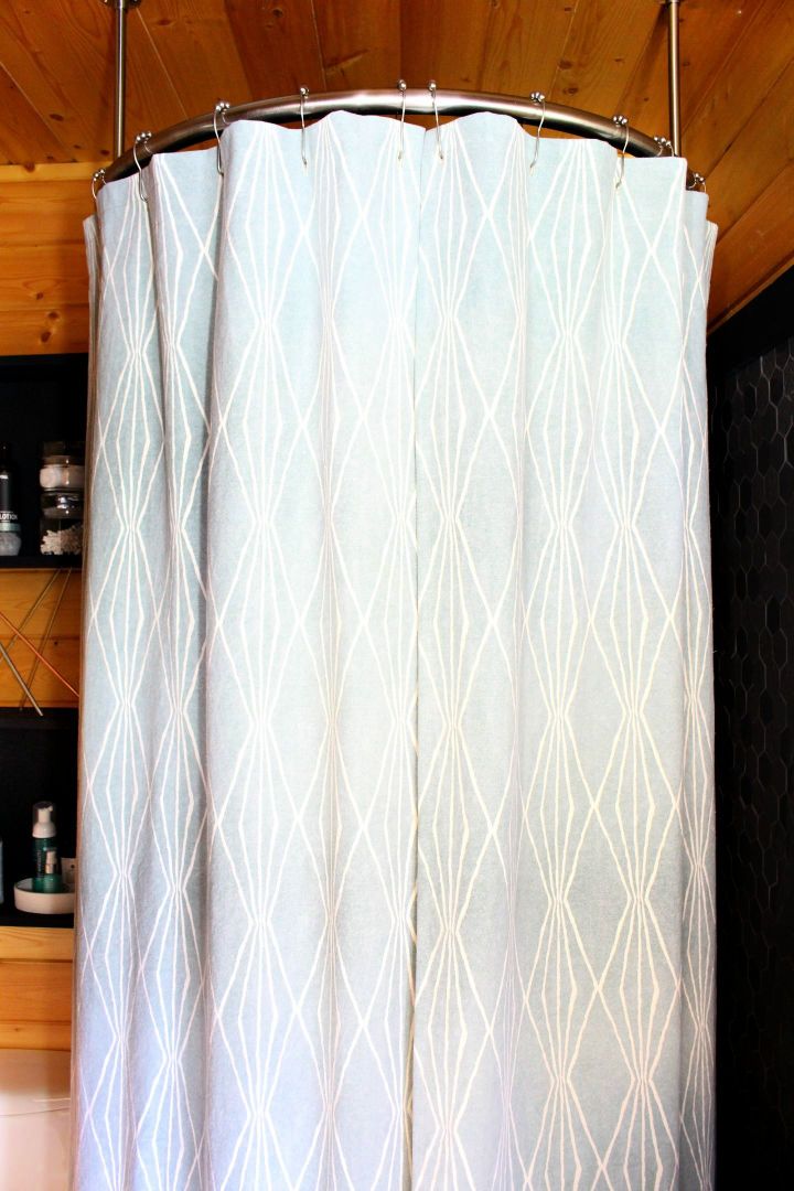 How to Sew a Shower Curtain With Lining
