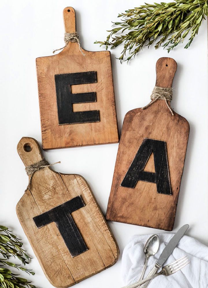 Kitchen Decor From Vintage Cutting Boards