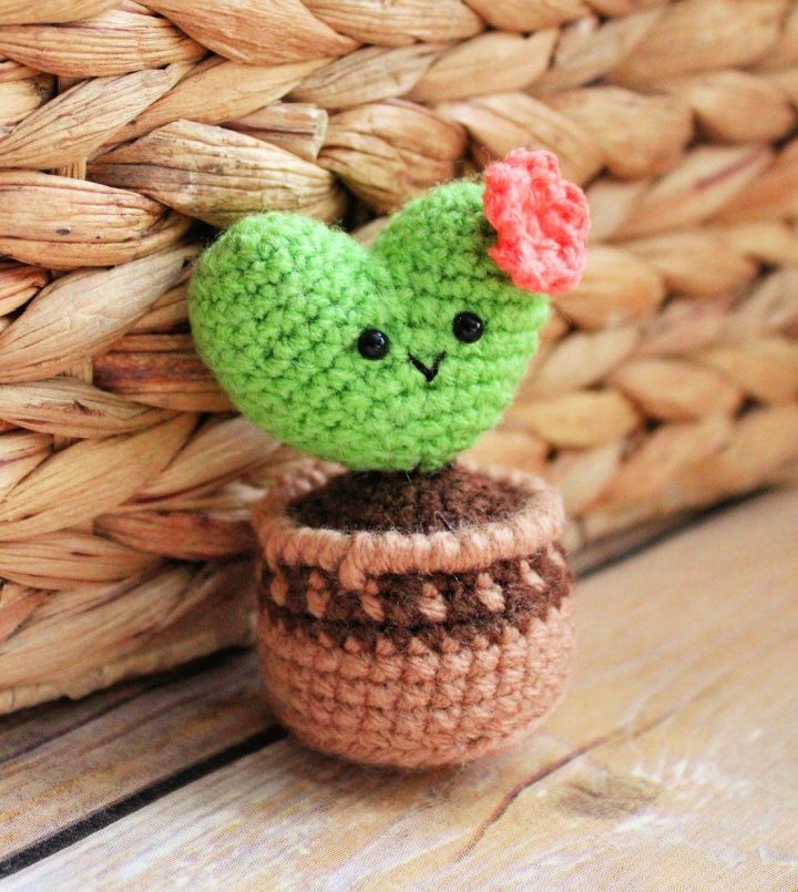 Modern Crochet Heart Shaped Cactus Pattern