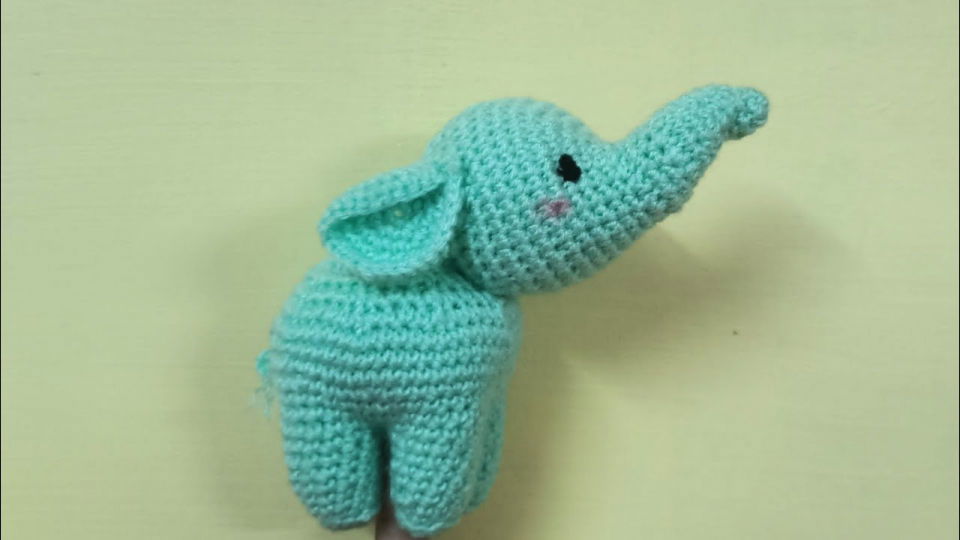 Amigurumi elephant - Crochet free pattern - hellostitches xo