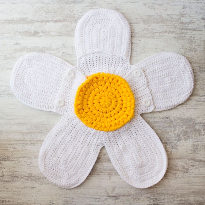 Pretty Crochet Daisy Flower Cocoon Pattern