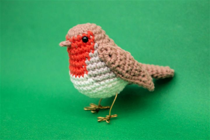 Pretty Crochet European Robin Amigurumi Pattern