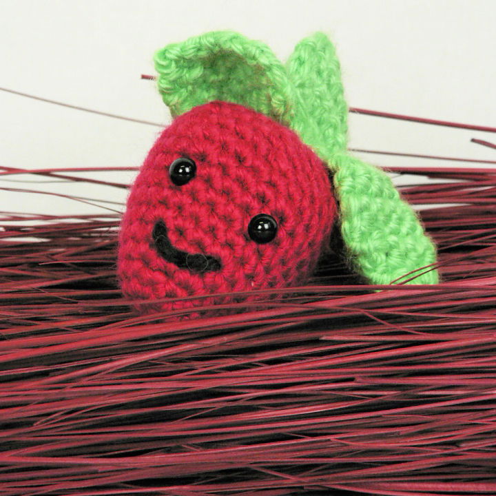 Crochet Strawberry Plush - FREE Pattern + Video Tutorial - Hayhay Crochet