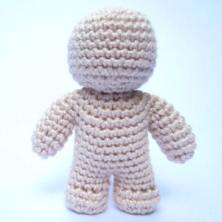 Simple Crochet One Piece Mini Doll Pattern