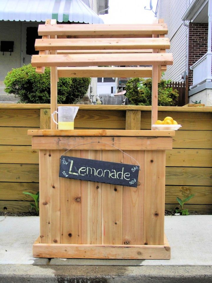 Perfect DIY Lemonade Stand With Your Kids