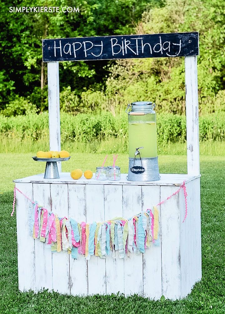 Lemonade Stand With Reversible Chalkboard Sign