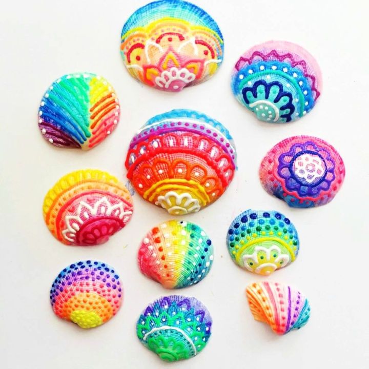 DIY Painted Sea Shells With Puffy Paint