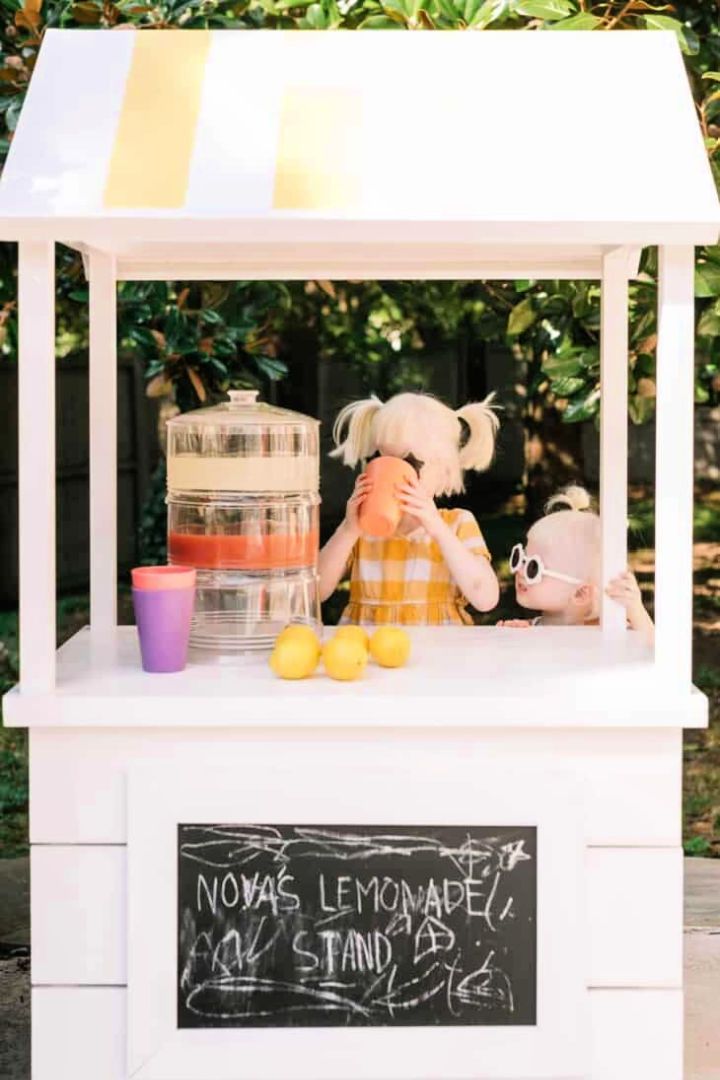 DIY Wooden Lemonade Stand