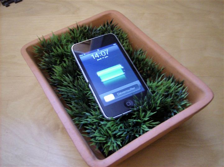 Making a USB Grass Charging Station