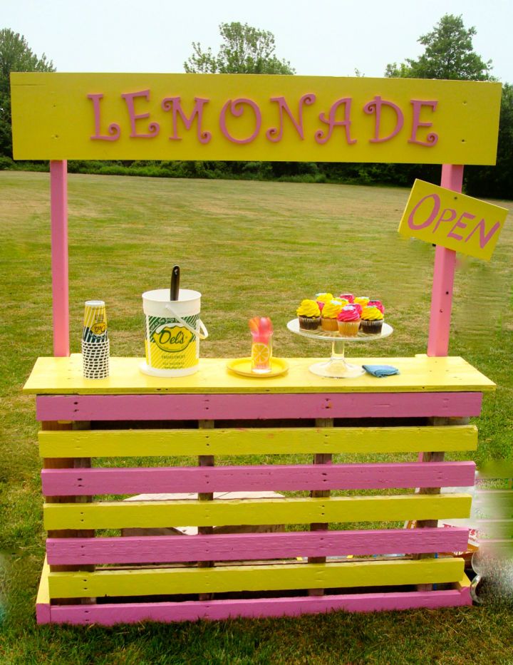 Homemade Lemonade Stand