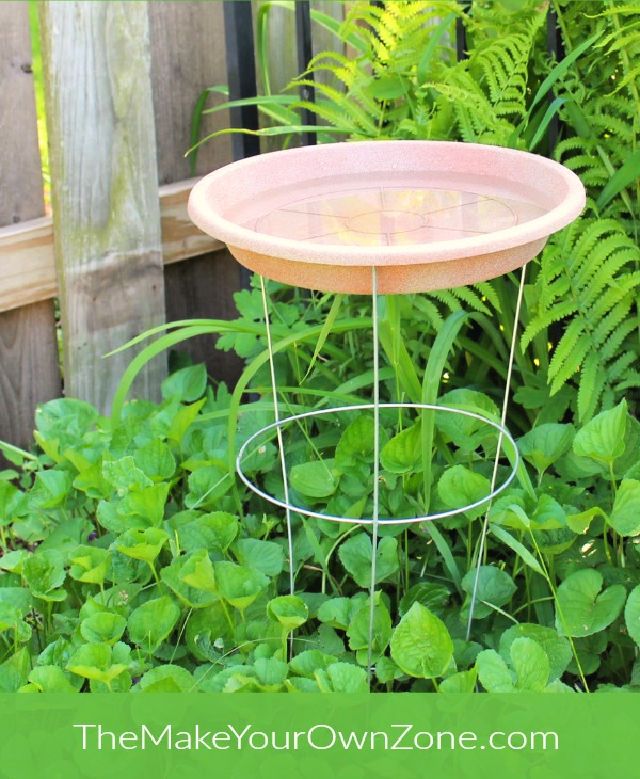 Simple DIY Tomato Cage Stand Bird Bath