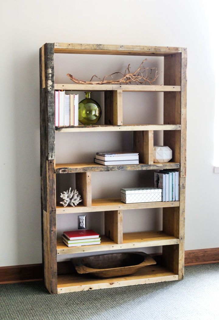 Crates and Reclaimed Pallet Bookshelf Idea