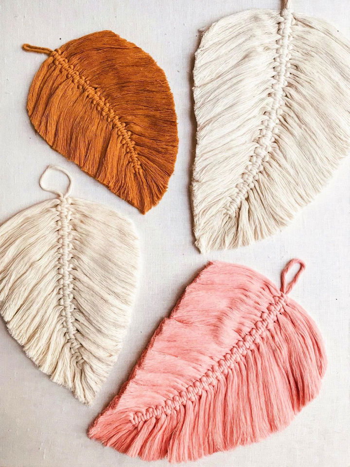 https://media.ialwayspickthethimble.com/wp-content/uploads/2023/04/DIY-Macrame-Feathers.jpg