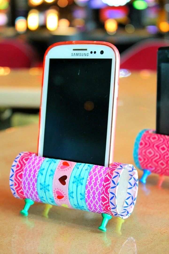 DIY Phone Stand From Recycled Toilet Paper Rolls